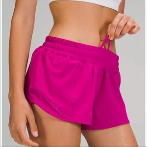 Lululemon Hotty Hot LR Short 2.5”